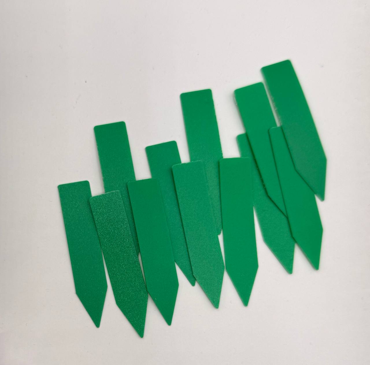 Изображение таблички для подписи растений и семян