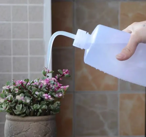 Зображення Пляшка для поливу рослин з тонким носиком