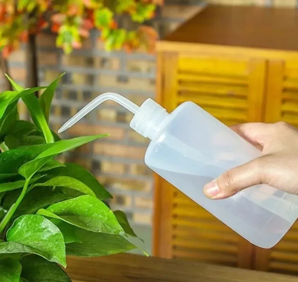 Зображення Пляшка для поливу рослин з тонким носиком