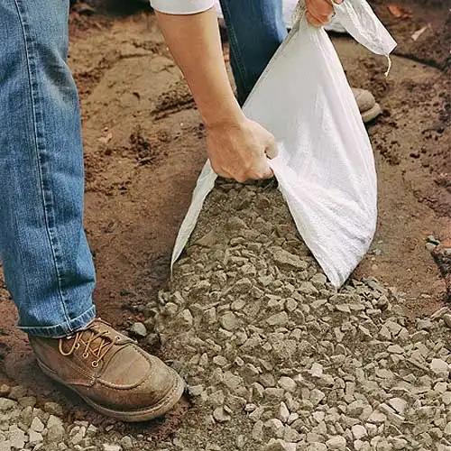 Оригинальная дорожка из строительного мусора